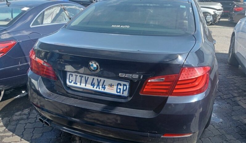 
								2010 BMW 528i A/T full									