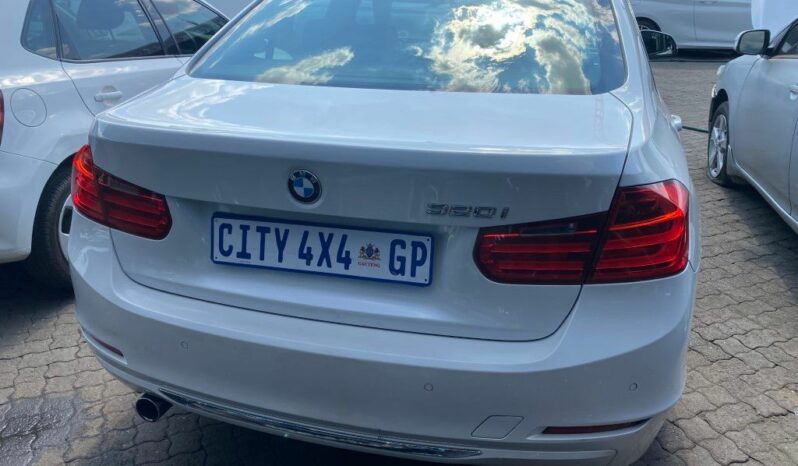 
								2012 BMW 320i full									