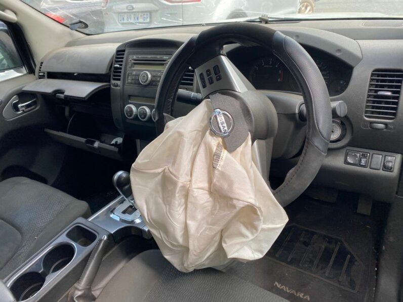 
								2011 NISSAN NAVARA 2.5 DCi full									