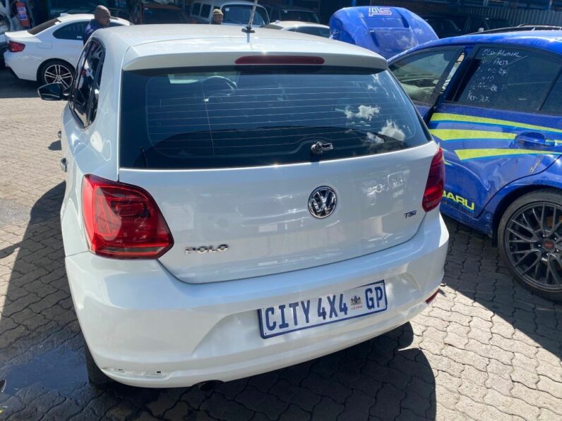 
								2015 VW POLO full									