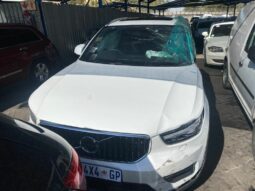 2021 VOLVO XC40