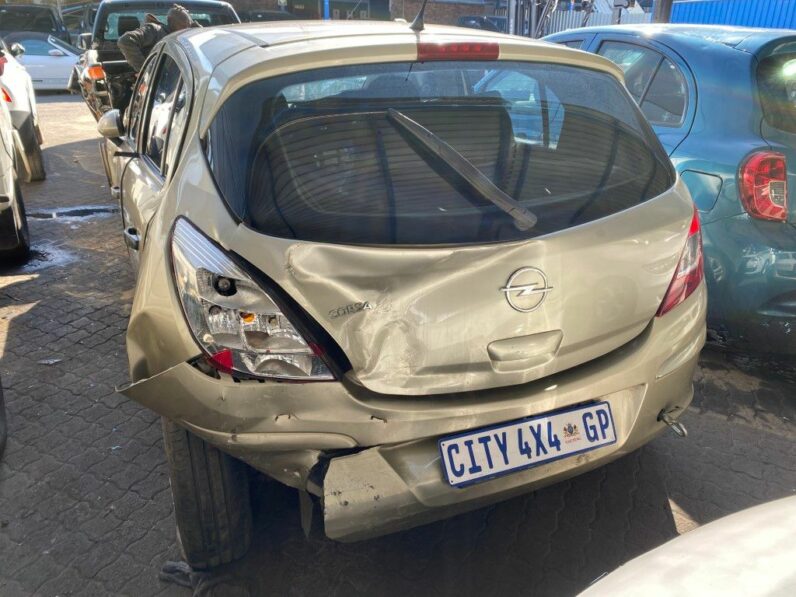 
								2010 OPEL CORSA 1.4 ESSENTIA full									