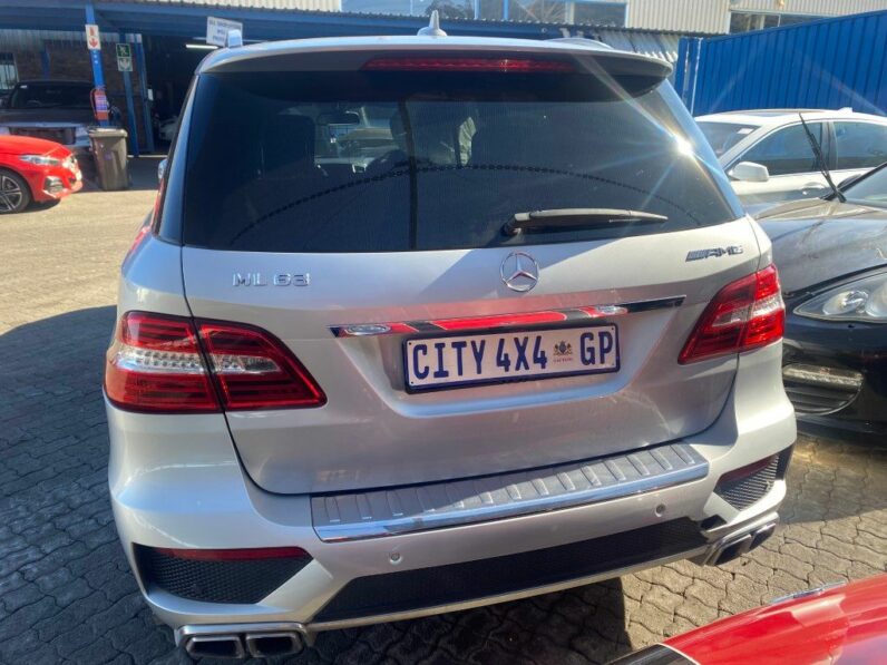 
								2013 MERCEDES BENZ ML63 AMG full									
