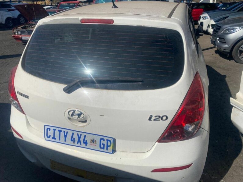 
								2014 HYUNDAI i20 FLUID full									