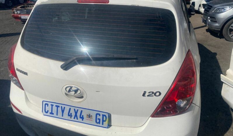 
								2014 HYUNDAI i20 FLUID full									