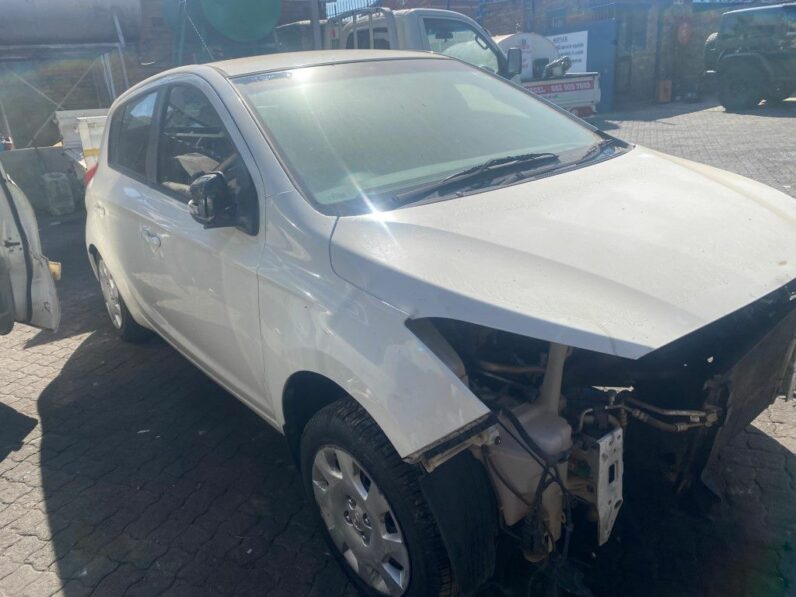 
								2014 HYUNDAI i20 FLUID full									