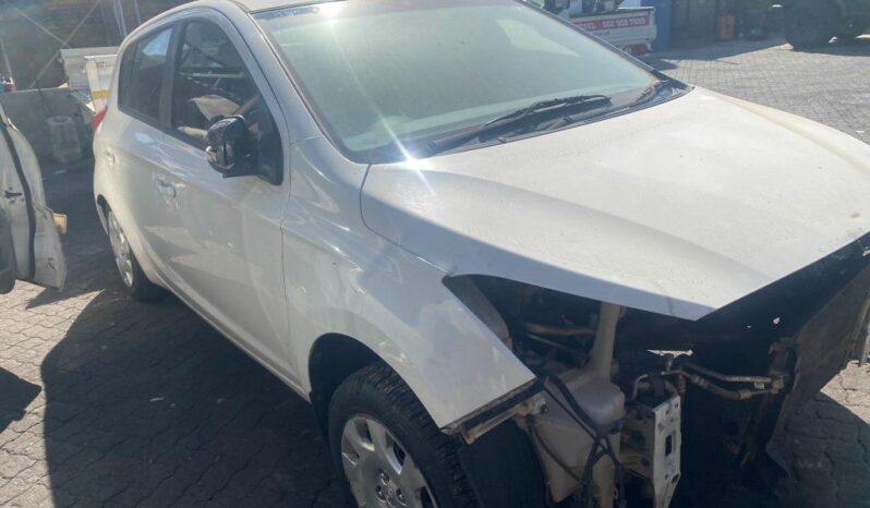 
								2014 HYUNDAI i20 FLUID full									
