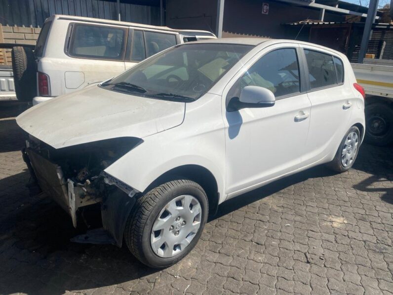 
								2014 HYUNDAI i20 FLUID full									