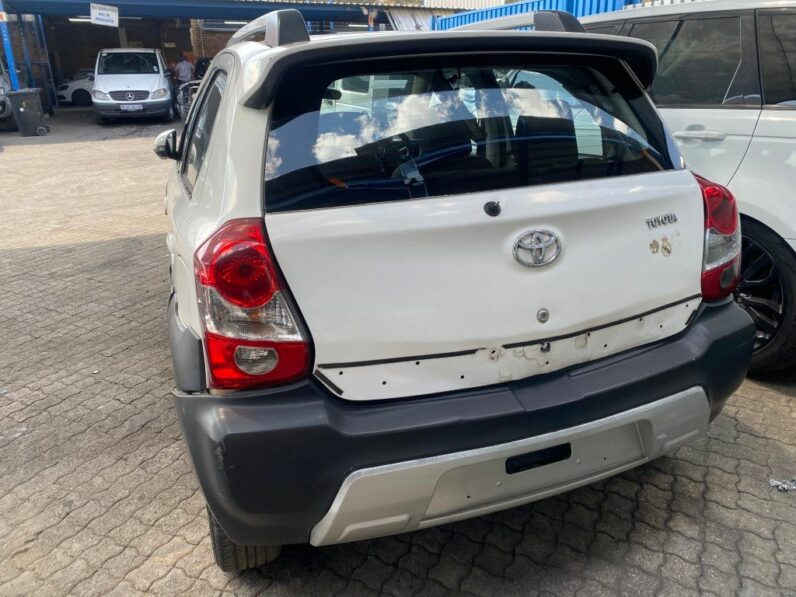 
								2015 TOYOTA ETIOS CROSS 1.5 XS full									