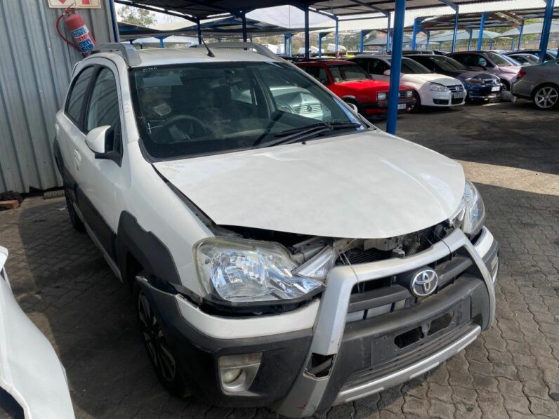 
								2015 TOYOTA ETIOS CROSS 1.5 XS full									