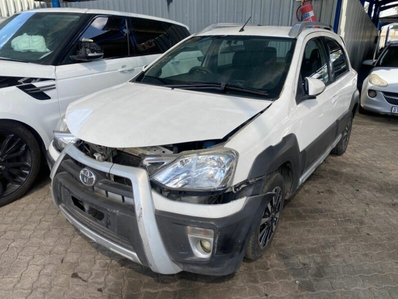 
								2015 TOYOTA ETIOS CROSS 1.5 XS full									