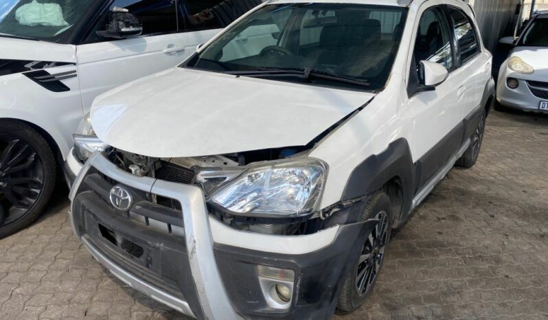 
								2015 TOYOTA ETIOS CROSS 1.5 XS full									