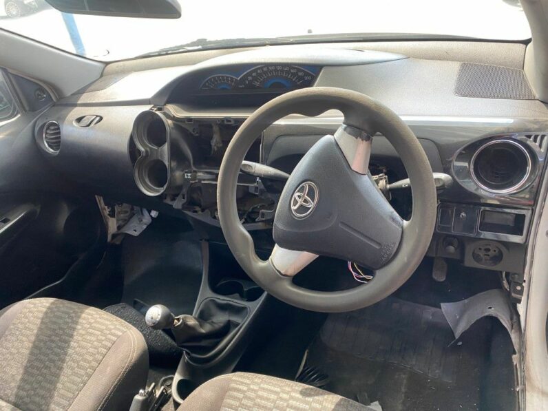 
								2015 TOYOTA ETIOS CROSS 1.5 XS full									
