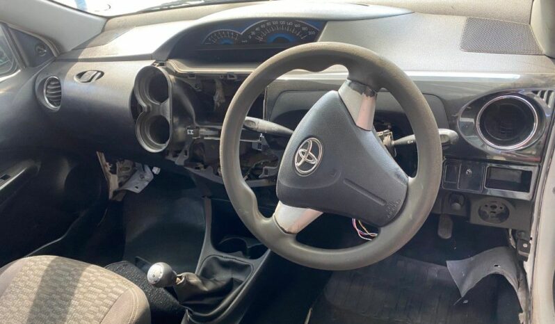 
								2015 TOYOTA ETIOS CROSS 1.5 XS full									