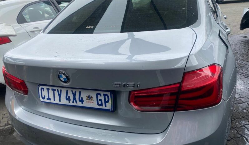 
								2019 BMW 318i full									