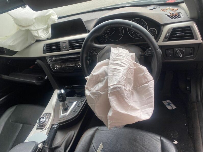 
								2019 BMW 318i full									