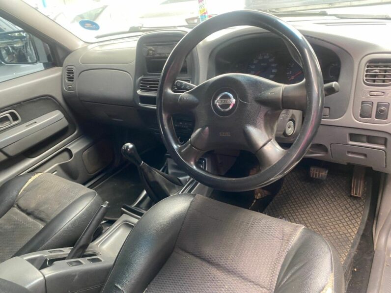 
								2014 NISSAN NP300 full									