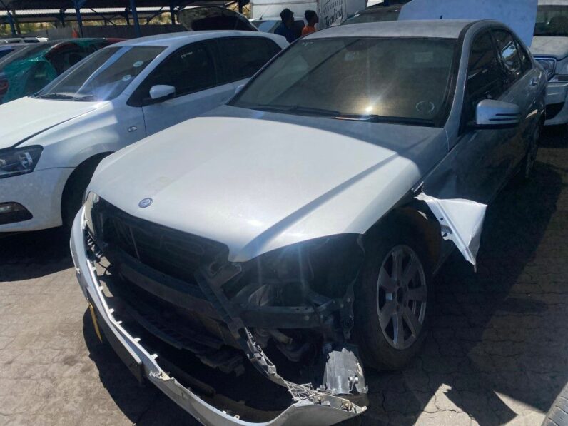 
								2011 MERCEDES BENZ C180 CGI BE full									