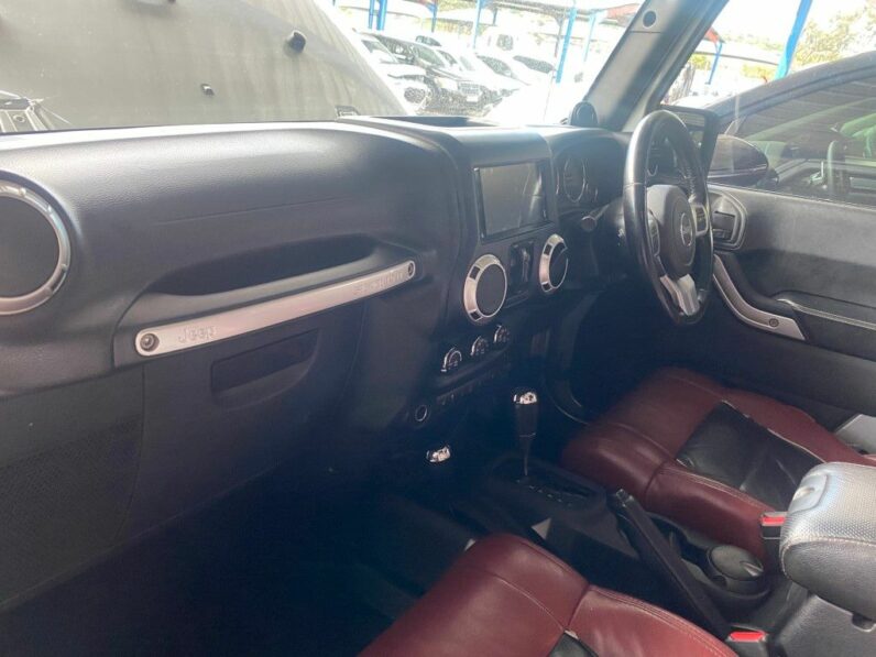 
								2011 JEEP WRANGLER full									