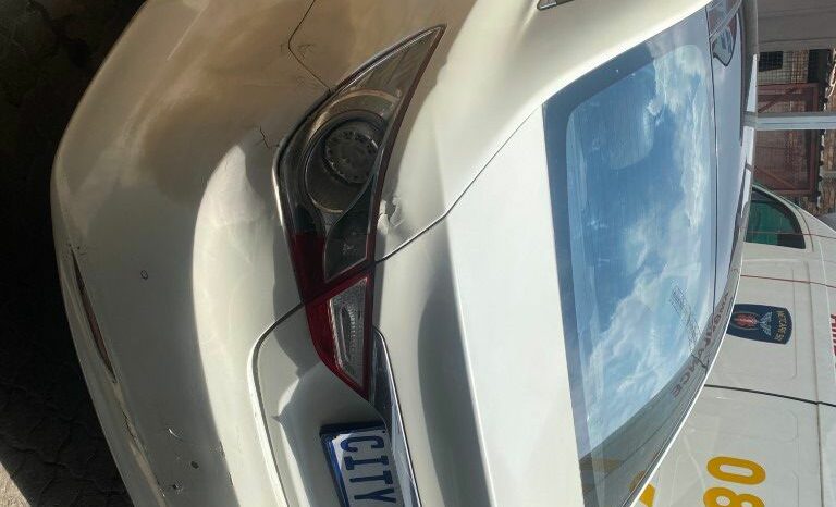 
								2011 HYUNDAI SONATA full									