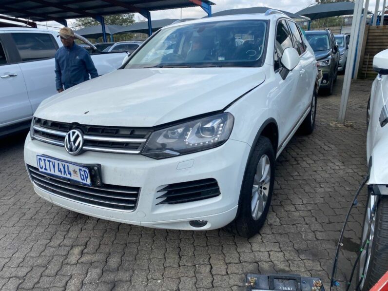 
								2013 VW TOUARAG 3.0 V6 full									