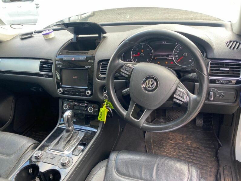 
								2013 VW TOUARAG 3.0 V6 full									