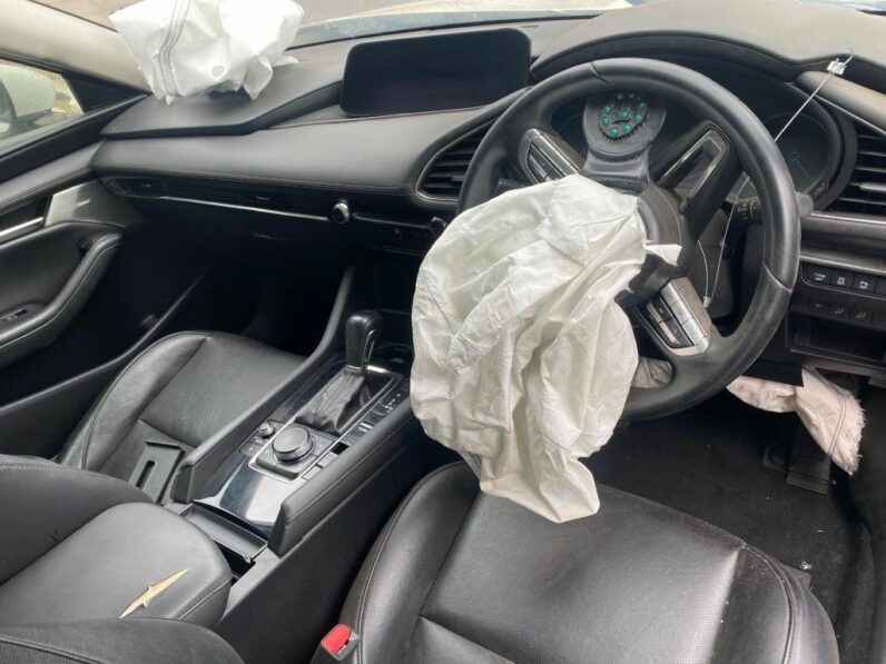 
								2020 MAZDA 3 full									