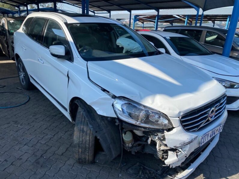 
								2015 VOLVO XC60 T6 ELITE GEARTRO full									
