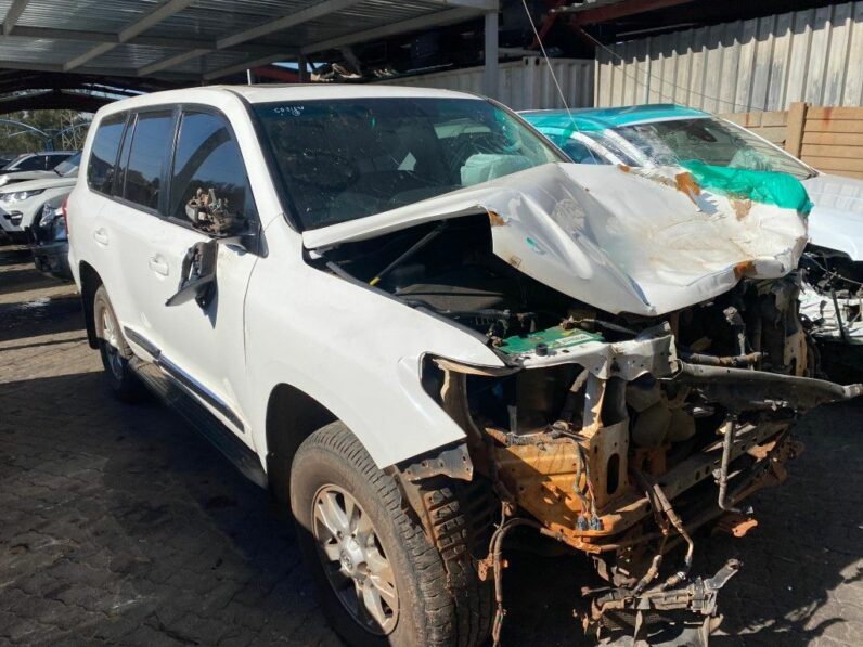 
								2013 TOYOTA LAND CRUISER 200 full									