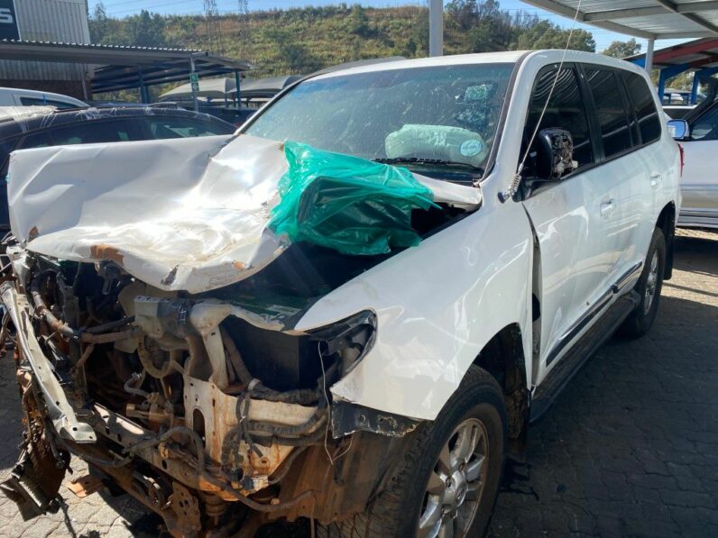 
								2013 TOYOTA LAND CRUISER 200 full									