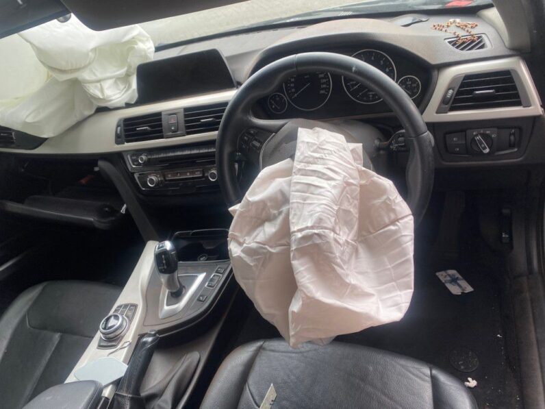 
								2019 BMW 318i full									
