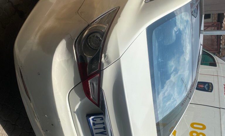 
								2011 HYUNDAI SONATA full									