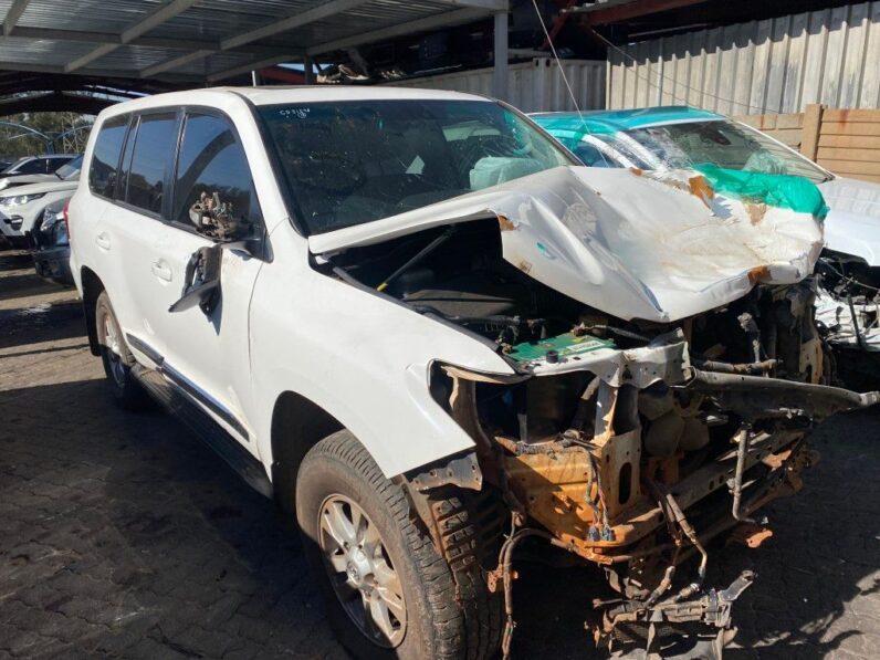 
								2013 TOYOTA LAND CRUISER 200 full									