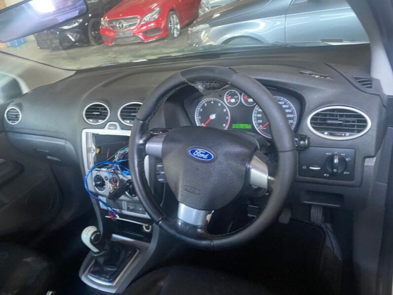 
								2006 FORD FOCUS full									