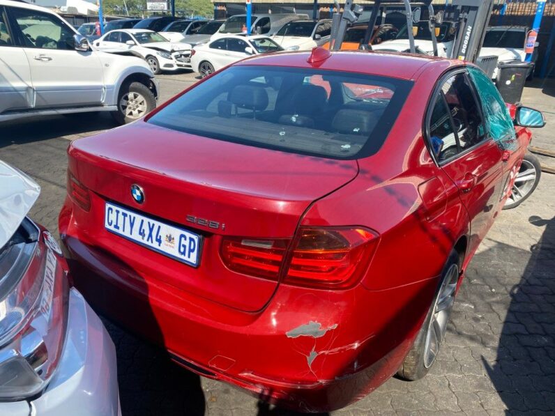 
								2012 BMW 328i (F30) full									