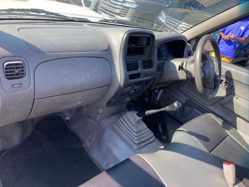 
								2020 NISSAN HARDBODY NP300 2.5TD full									