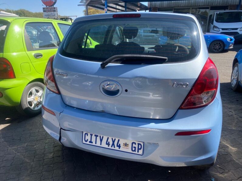 
								2013 HYUNDAI i20 1.4 full									