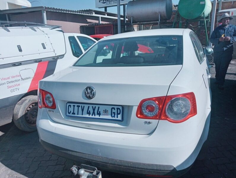 
								2010 VW JETTA 1.4 TSi full									