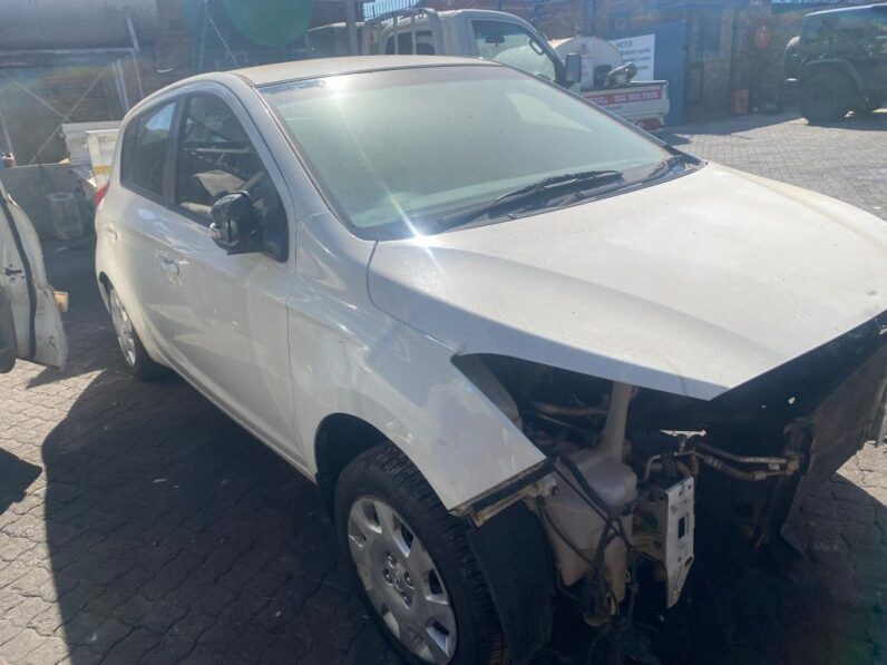 
								2014 HYUNDAI i20 FLUID full									