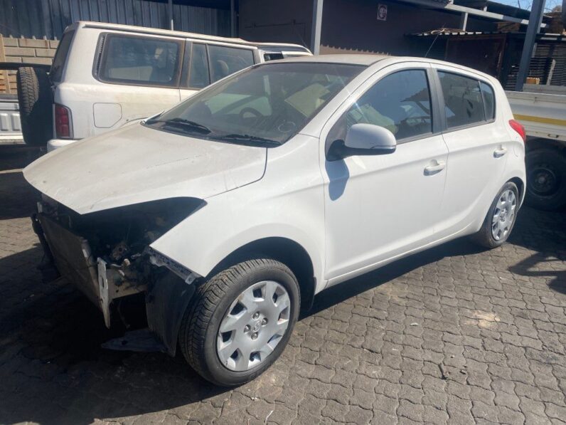 
								2014 HYUNDAI i20 FLUID full									