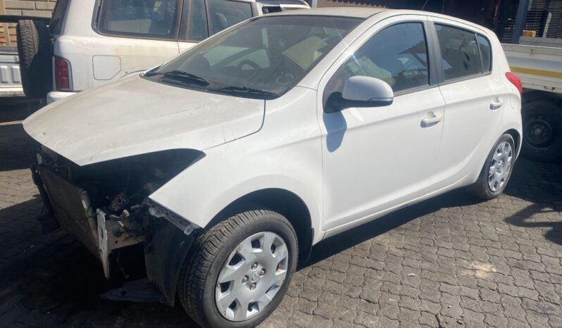 
								2014 HYUNDAI i20 FLUID full									