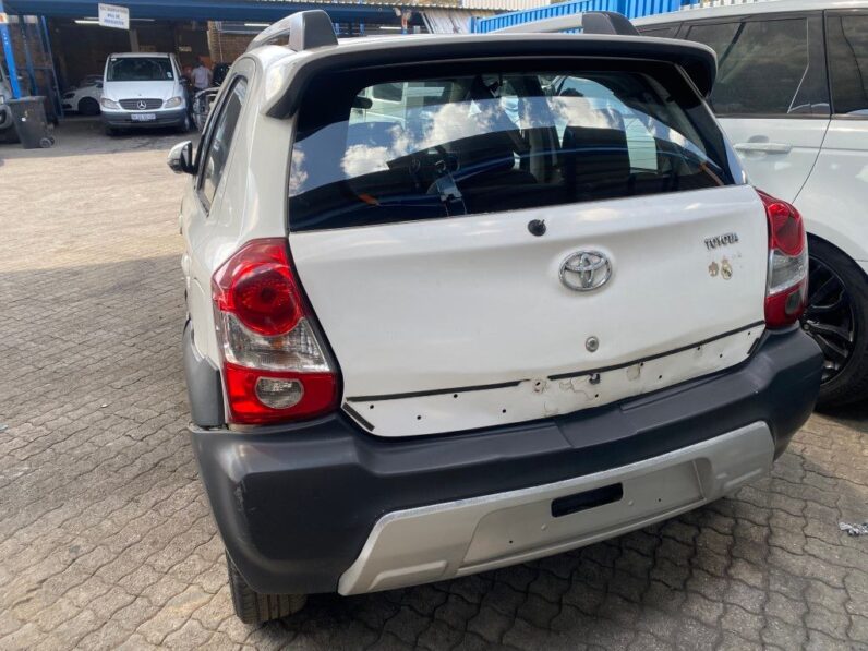 
								2015 TOYOTA ETIOS CROSS 1.5 XS full									