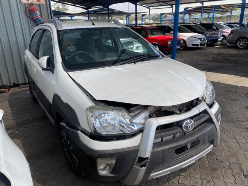 
								2015 TOYOTA ETIOS CROSS 1.5 XS full									