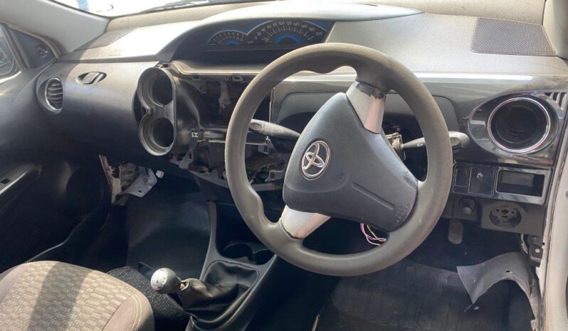 
								2015 TOYOTA ETIOS CROSS 1.5 XS full									