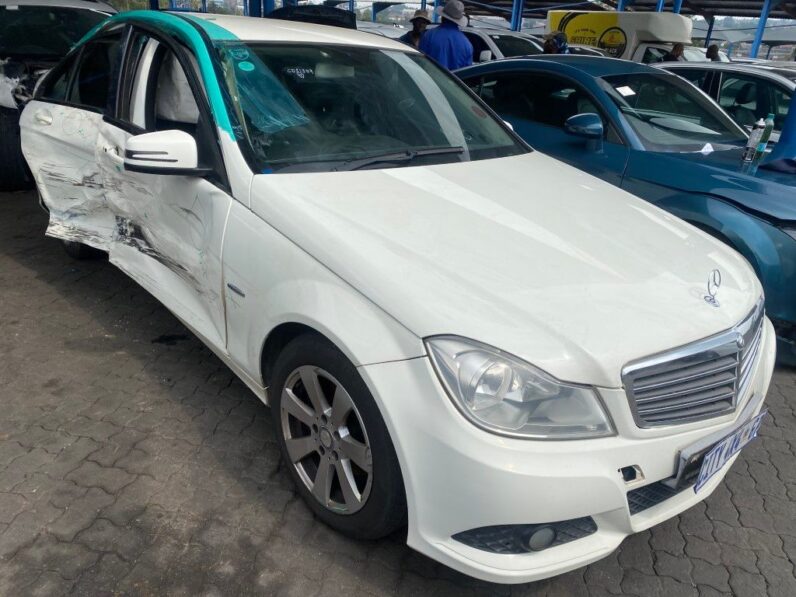 
								2012 MERCEDES BENZ C200 CGi full									