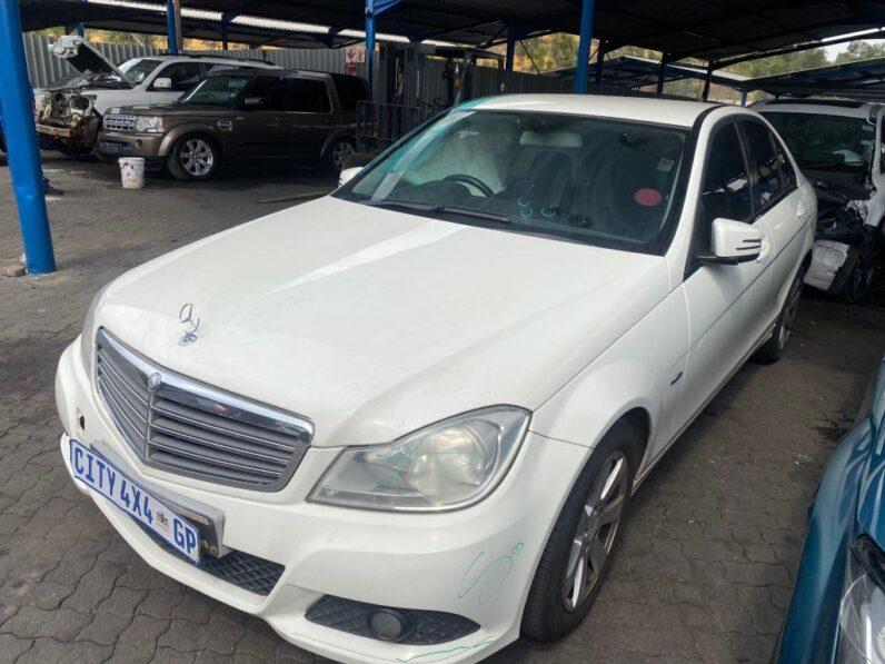 
								2012 MERCEDES BENZ C200 CGi full									