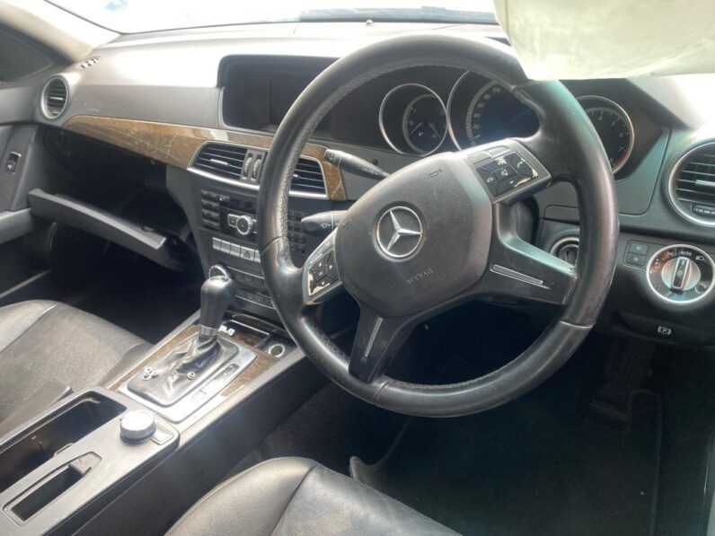 
								2012 MERCEDES BENZ C200 CGi full									