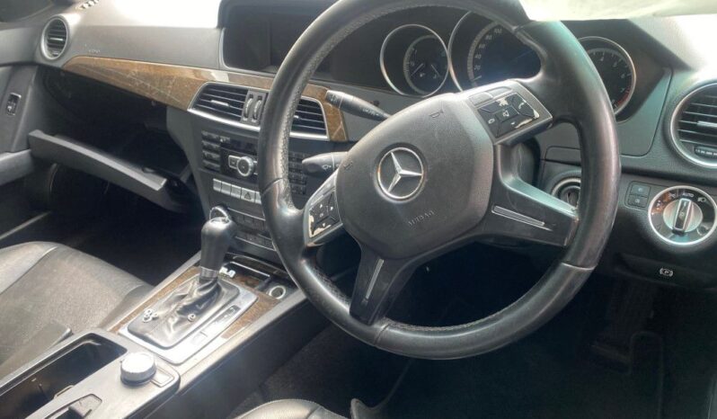 
								2012 MERCEDES BENZ C200 CGi full									