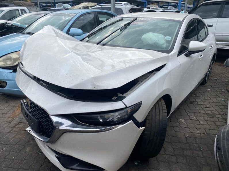 
								2020 MAZDA 3 full									