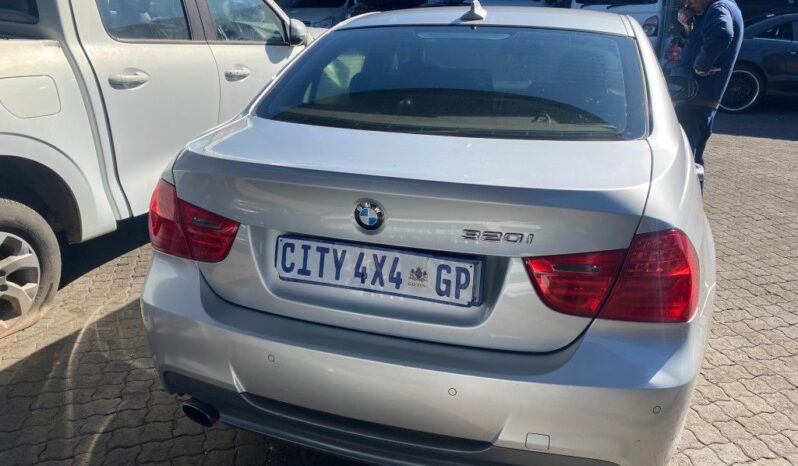 
								2009 BMW 320i full									